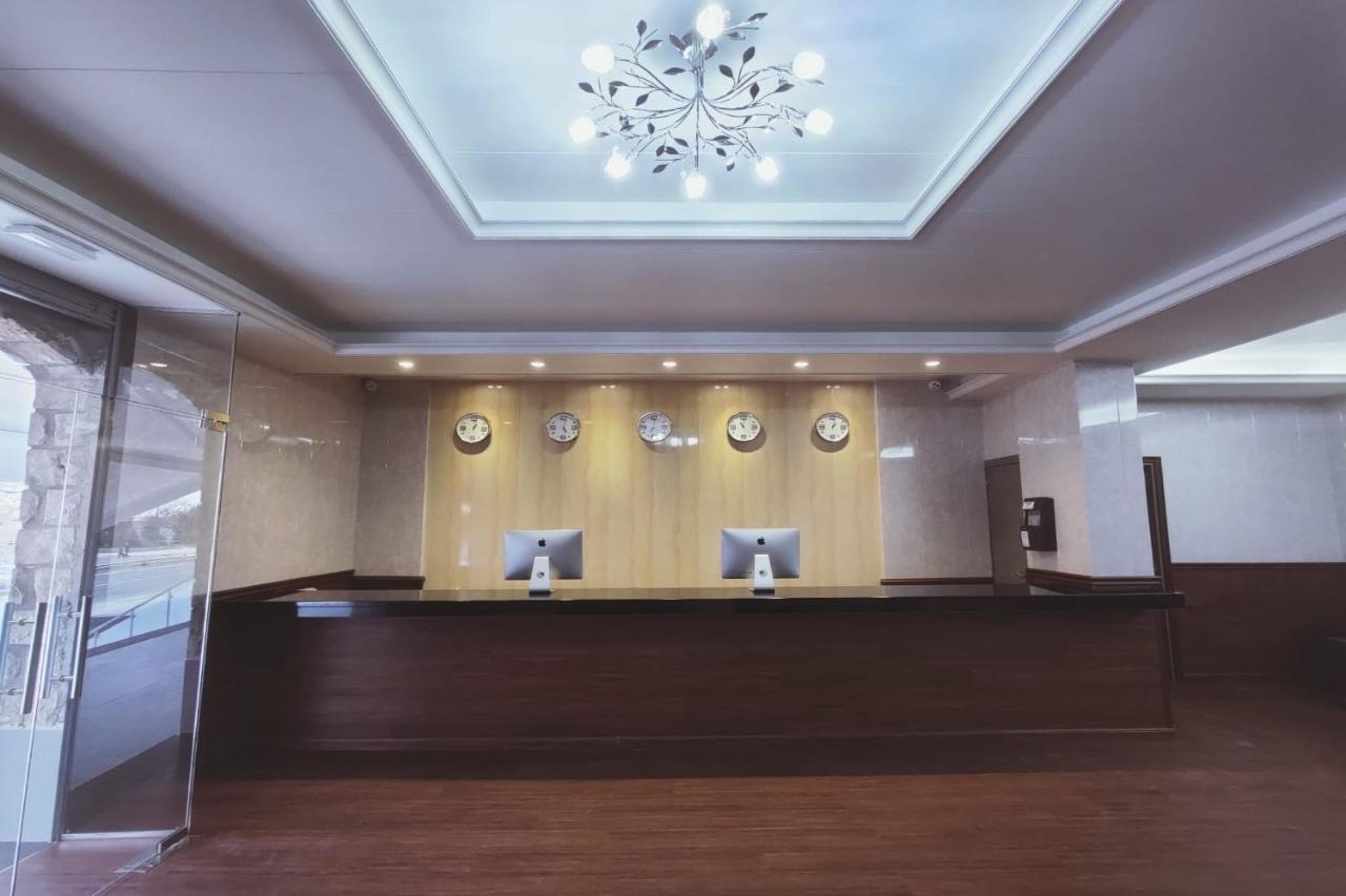 Hotel Nueva Europa โตโรเดมบาร์รา ภายนอก รูปภาพ