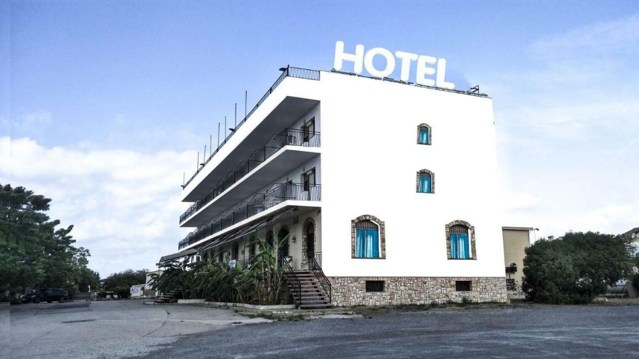 Hotel Nueva Europa โตโรเดมบาร์รา ภายนอก รูปภาพ